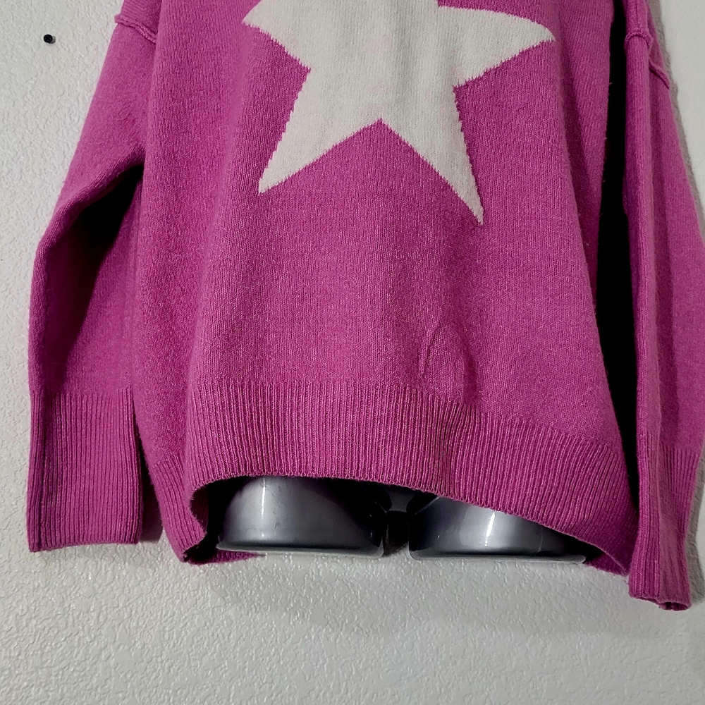 Vince Camuto Magenta Sweater with White Star